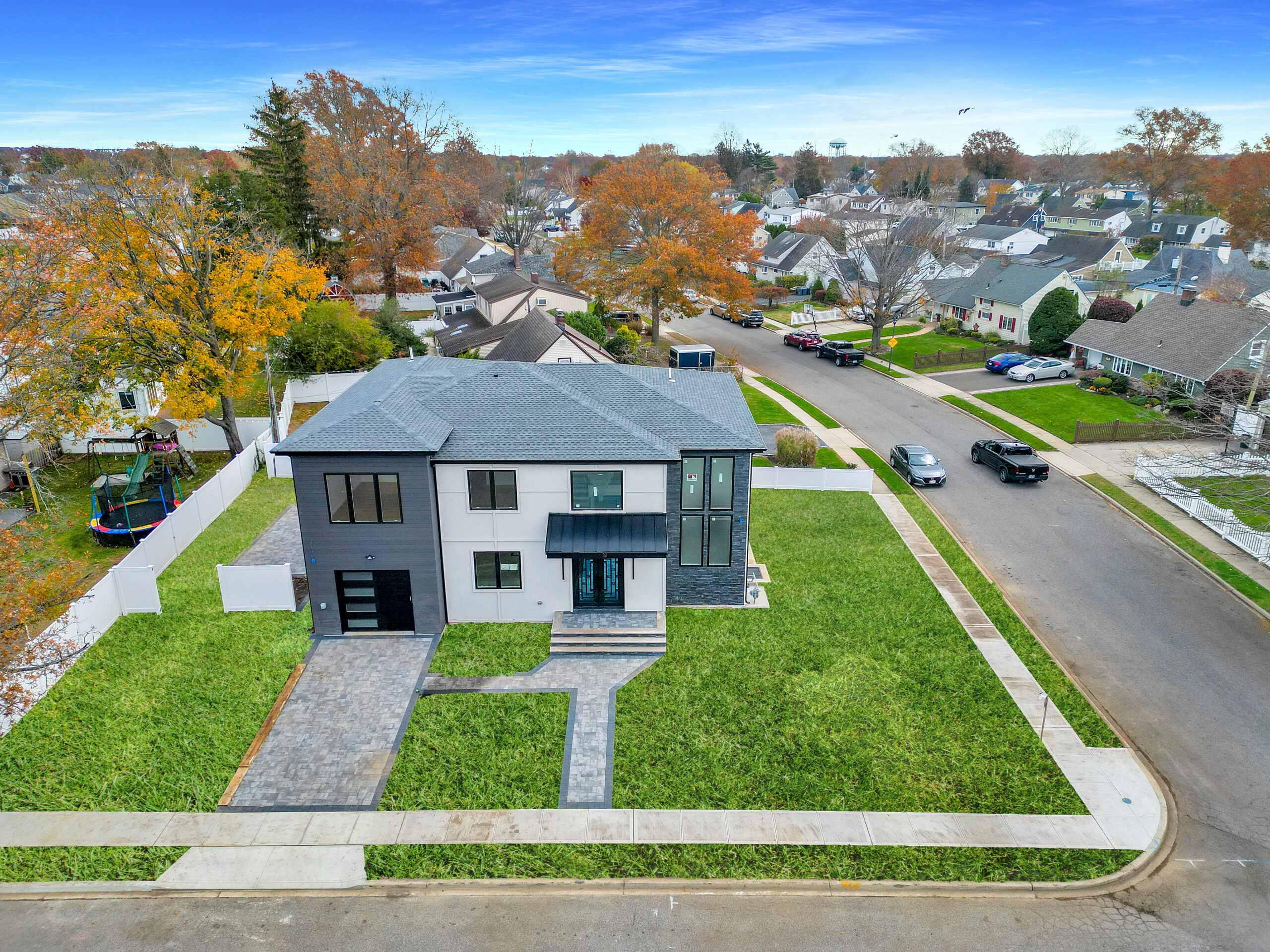 1 Gleaner Lane: A Masterpiece of Modern Design in Levittown